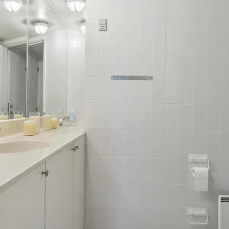 Bad, Lejl, 71 Apartment
